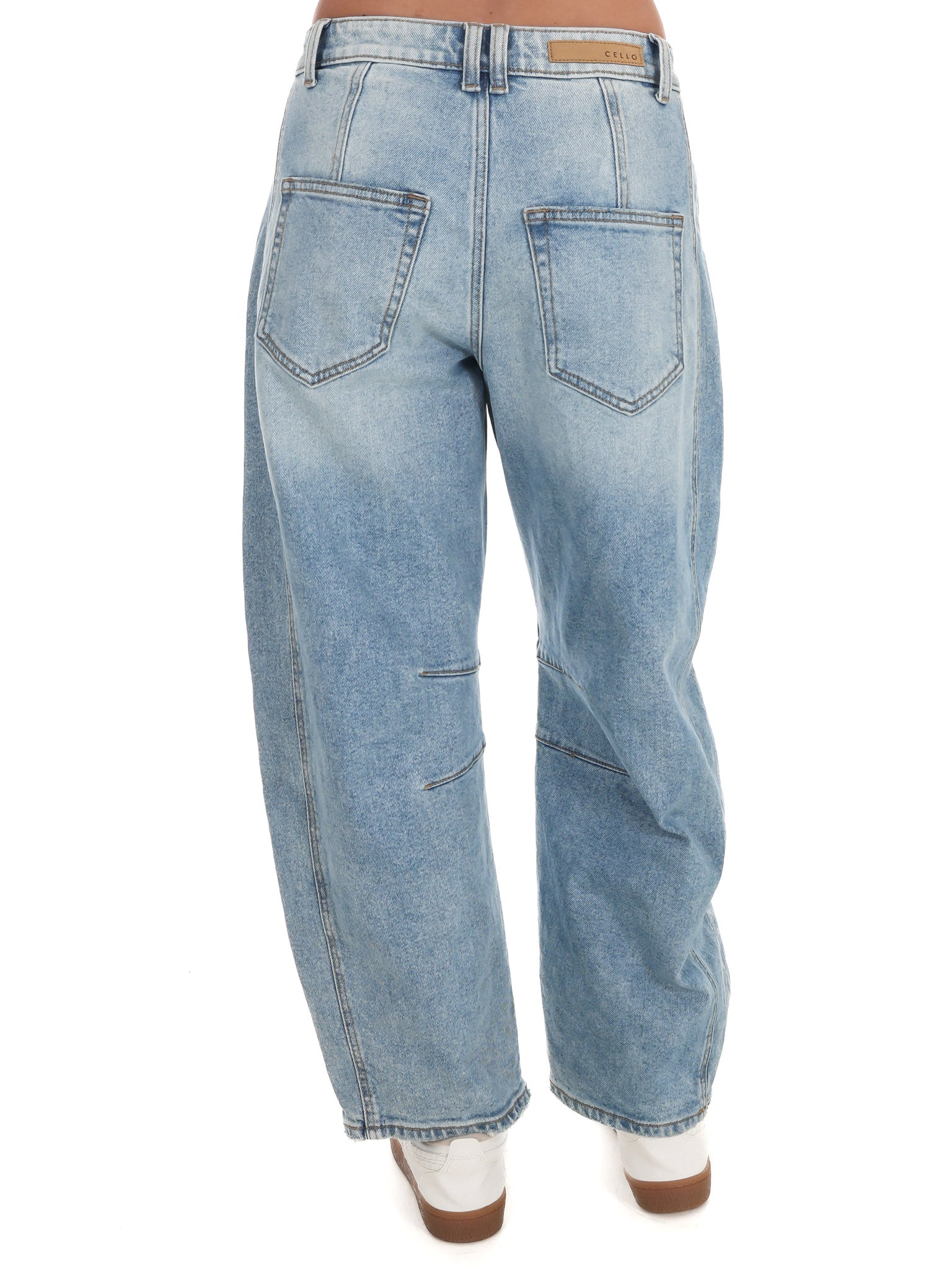 Mid Waisted Barrel Jeans